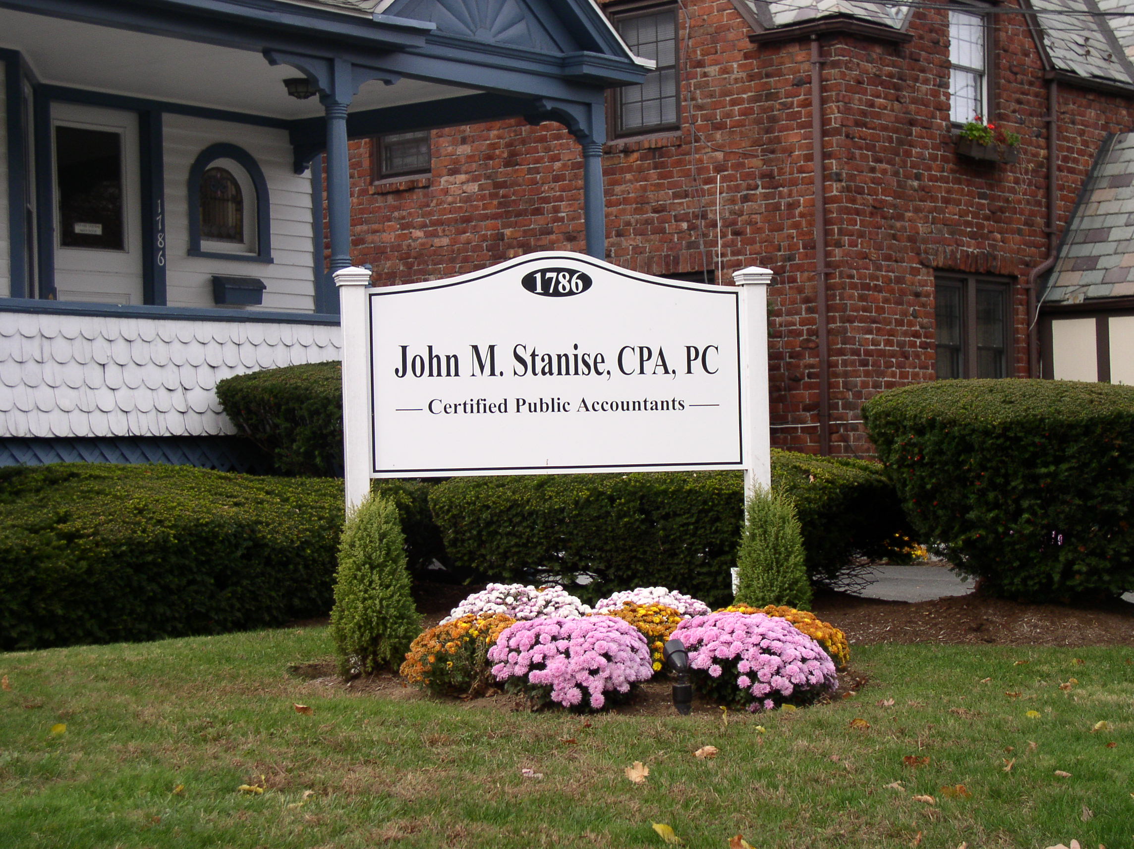 Monument & Free-Standing Signs | Exterior Projects | Custom Sign ...