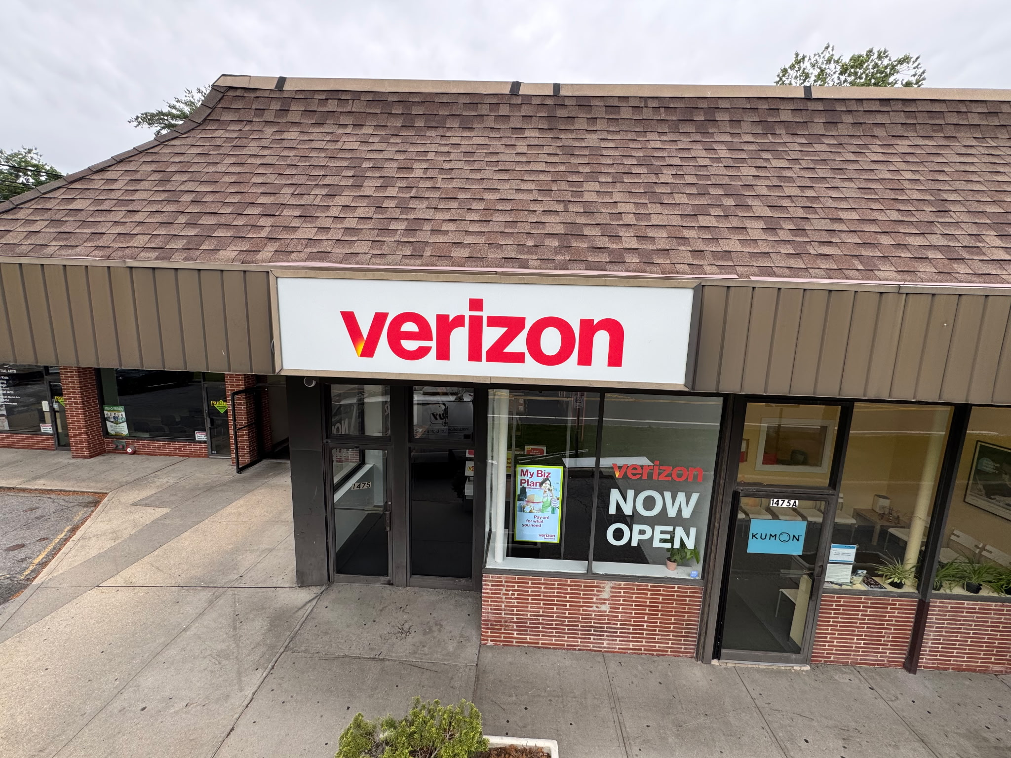 Verizon Storefront Window Graphics